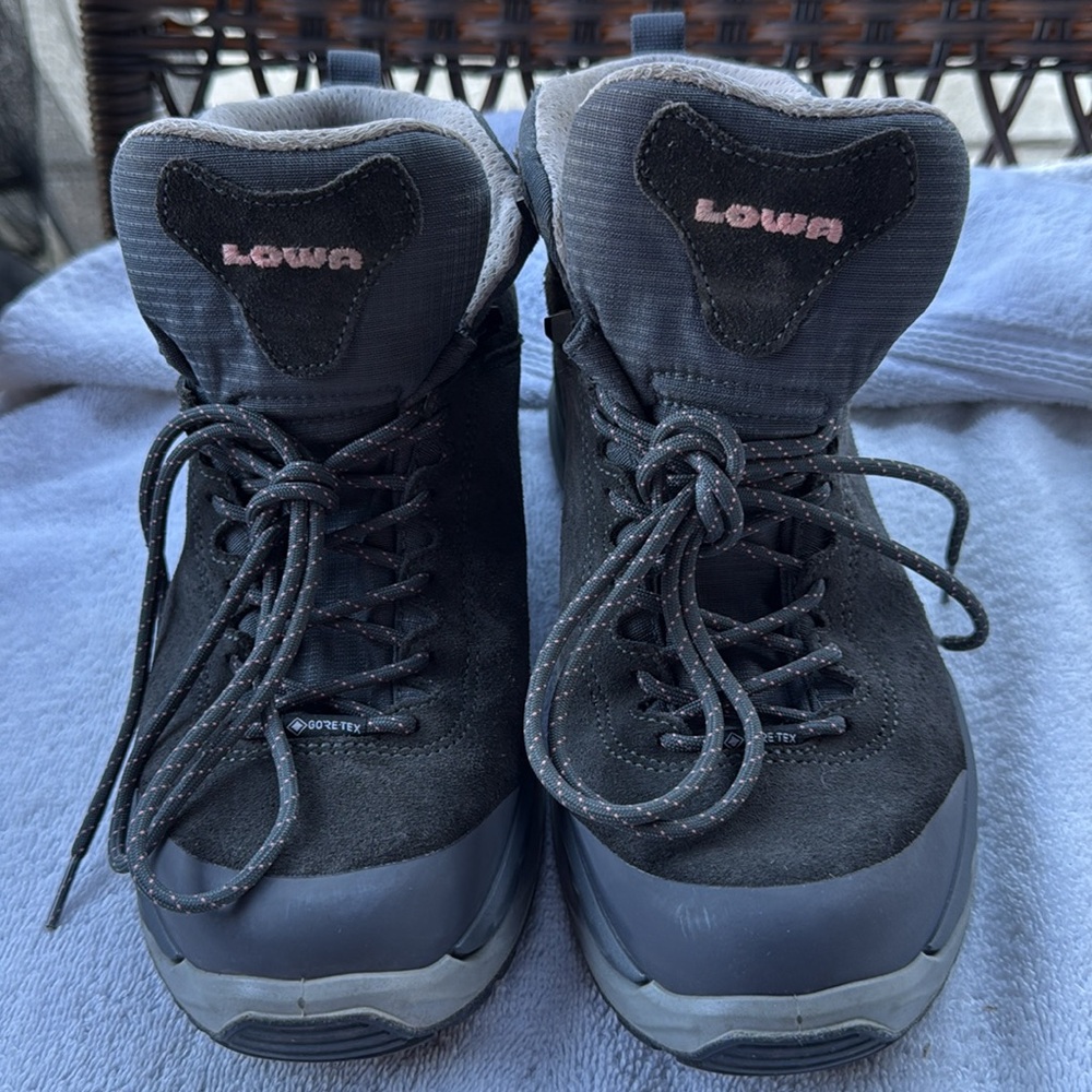 Lowa Malta GTX Mid top Waterproof womens 9 Hiking Boots shoes lace up dk gray